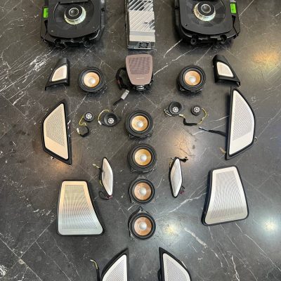 سیستم صوتی بنگ اند الوفسن مدل 528‑F10 مخصوص بی ام و 528 اتاق F10 با طراحی لوکس و خروجی صدای تقویت‌شده